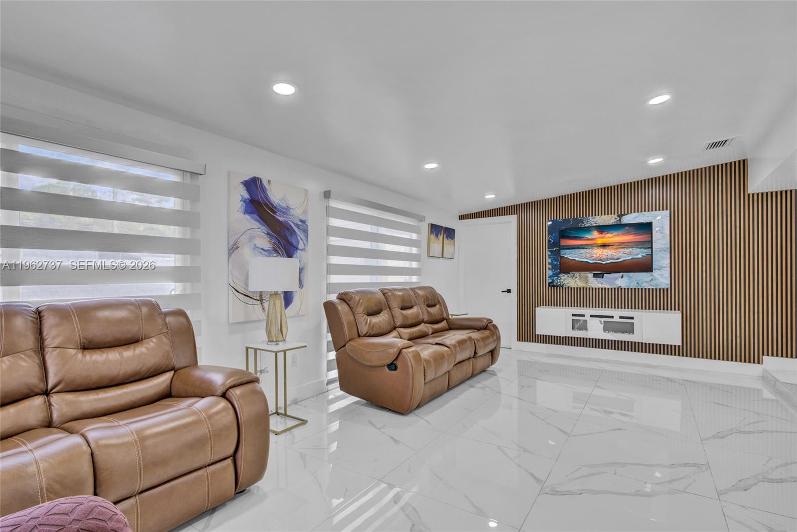 SO MIAMI HEIGHTS MANOR - Residential