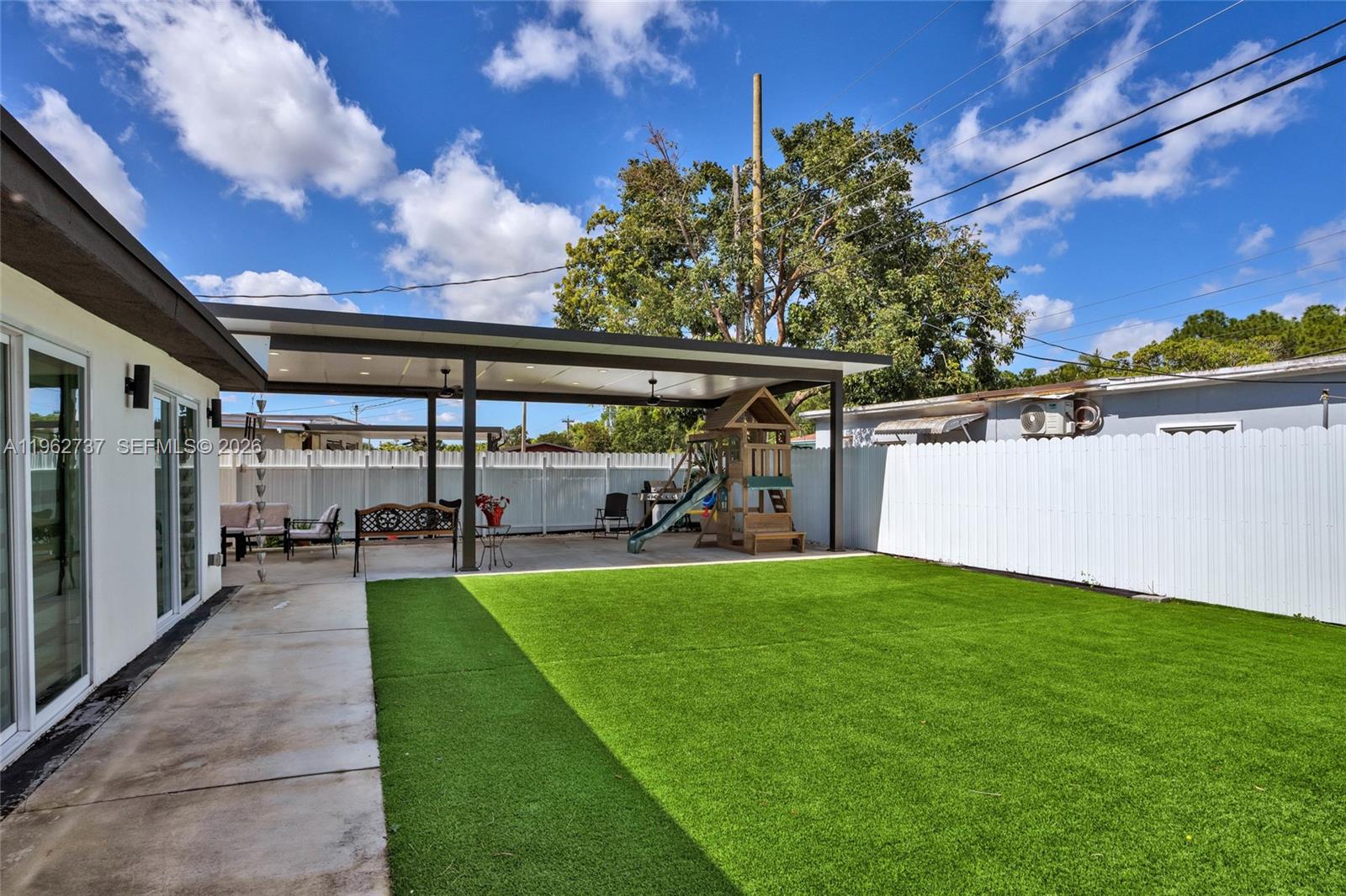 SO MIAMI HEIGHTS MANOR - Residential