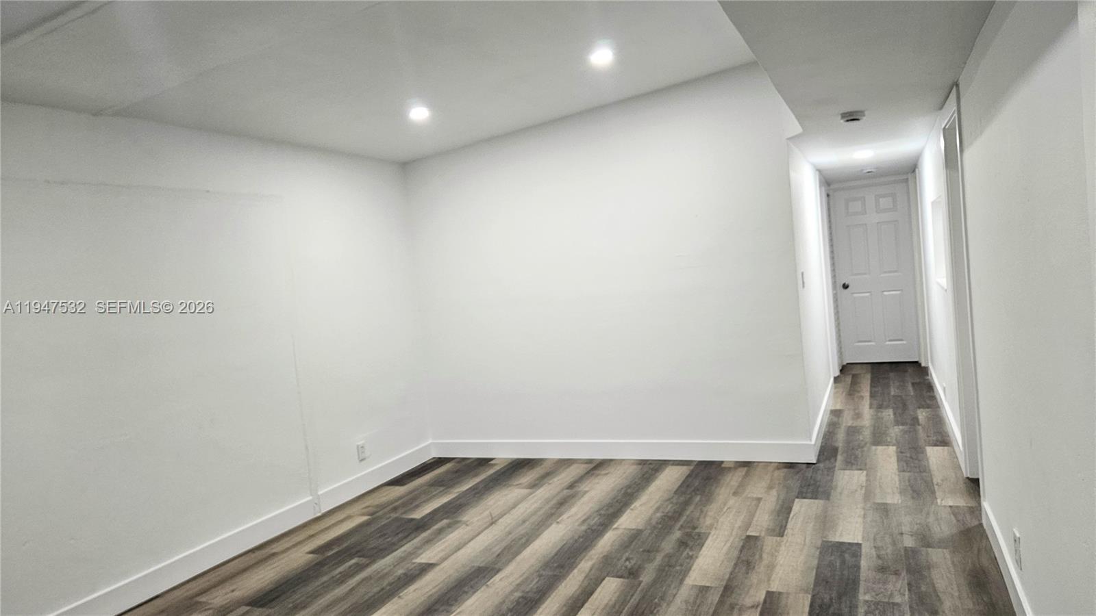 LAUDERDALE MANOR - Residential