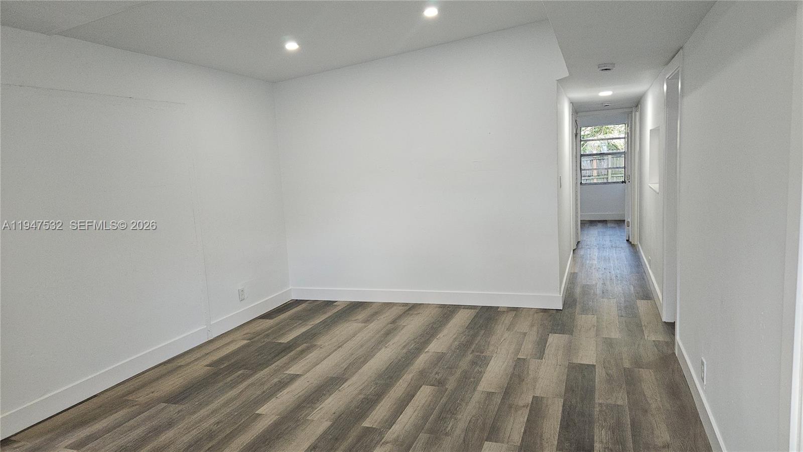 LAUDERDALE MANOR - Residential