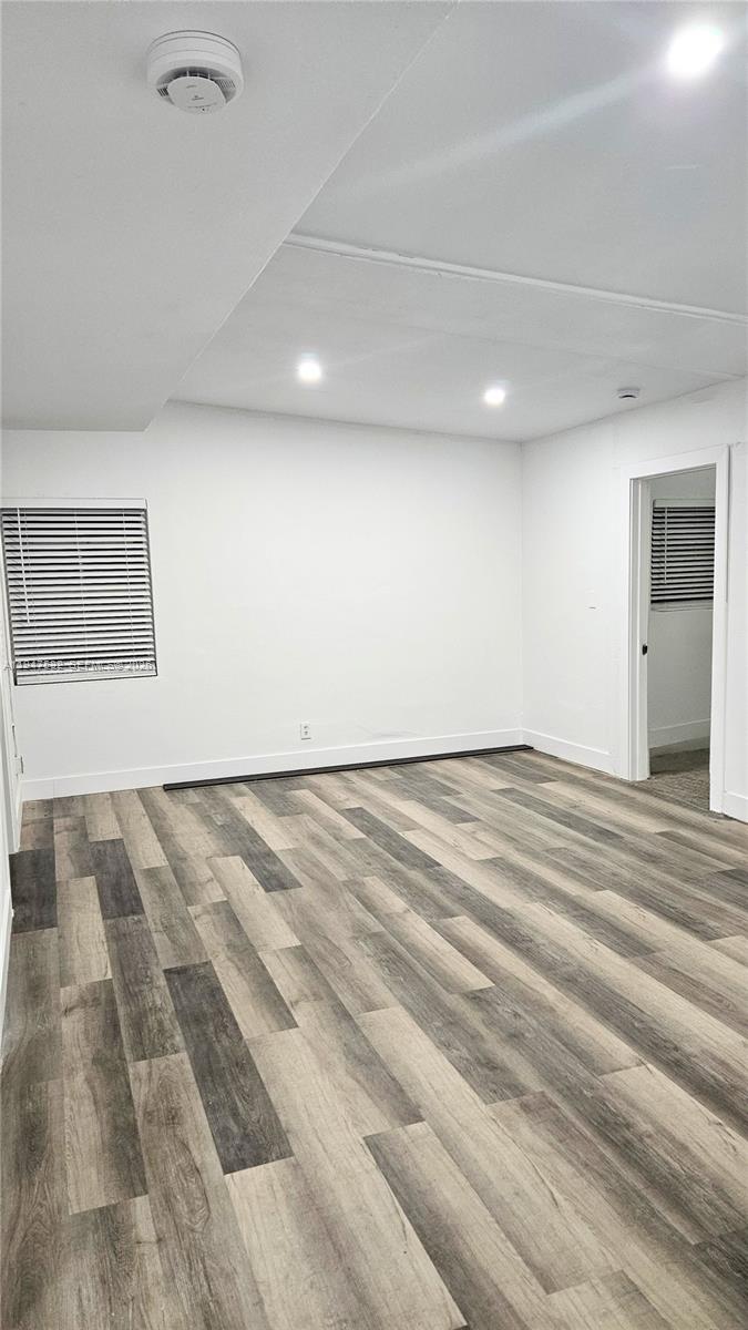 LAUDERDALE MANOR - Residential