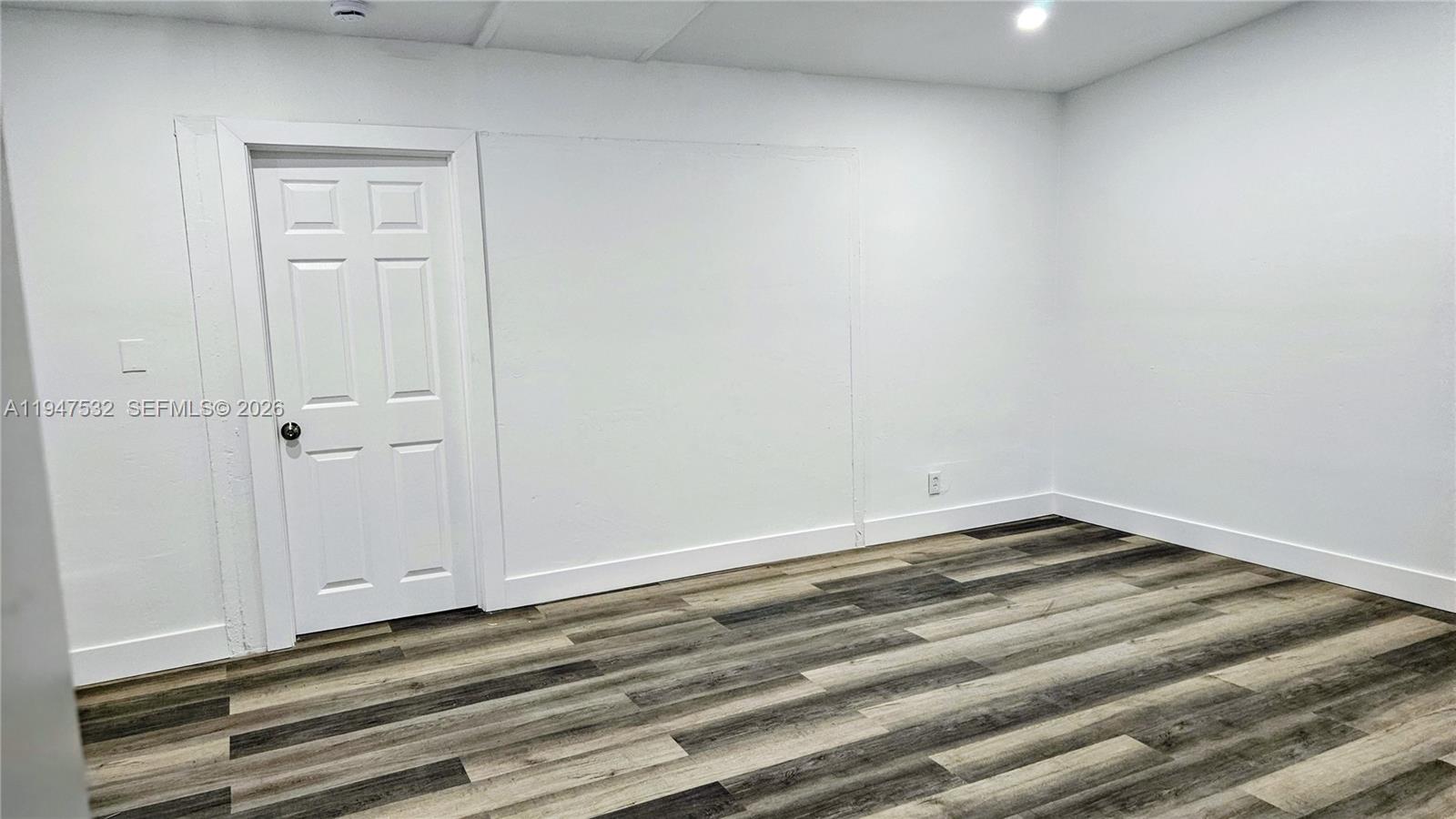 LAUDERDALE MANOR - Residential