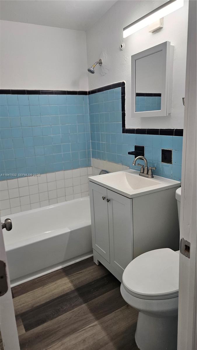 LAUDERDALE MANOR - Residential