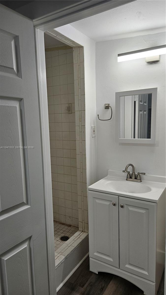 LAUDERDALE MANOR - Residential