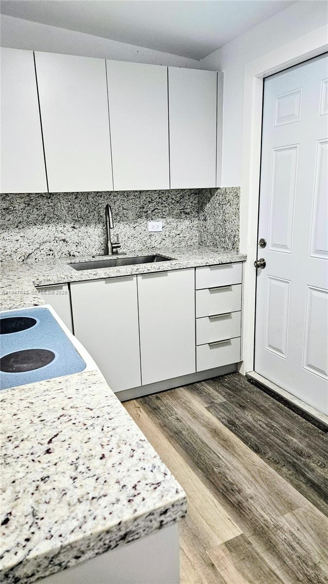 LAUDERDALE MANOR - Residential