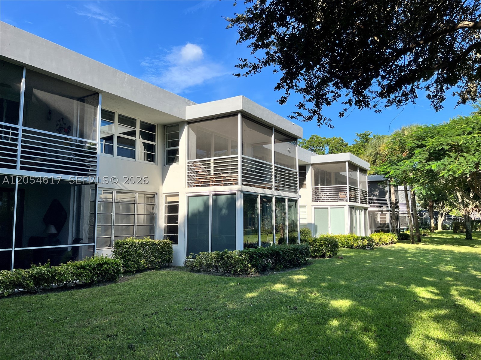 Photo 1 of 28 — 4280 Oaks Ter 203, Pompano Beach, FL 33069