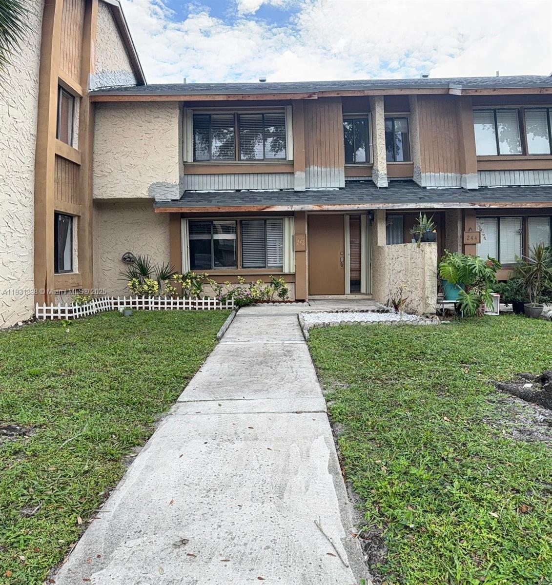 WIMBLEDON AT JACARANDA CO - Residential Lease