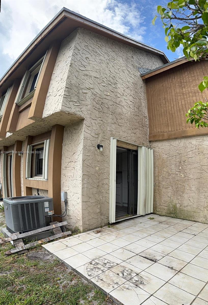 WIMBLEDON AT JACARANDA CO - Residential Lease