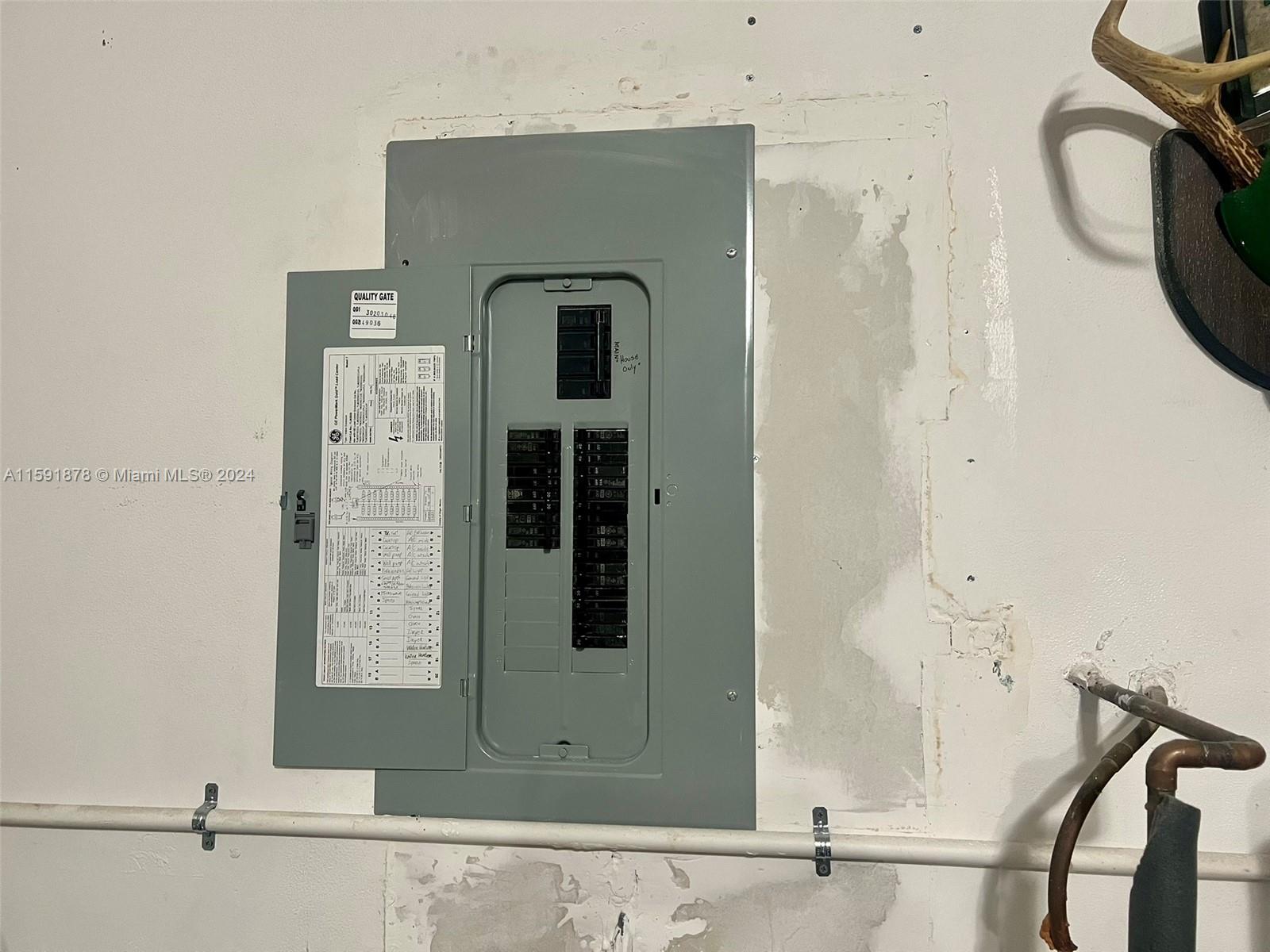 MOWRY DRIVE ESTATES - Residential