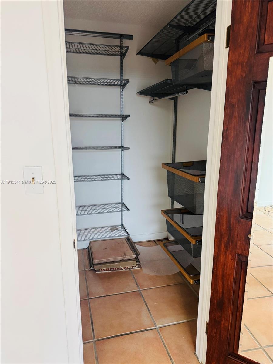 SUMMIT TOWER I OF DADELAN - Residential