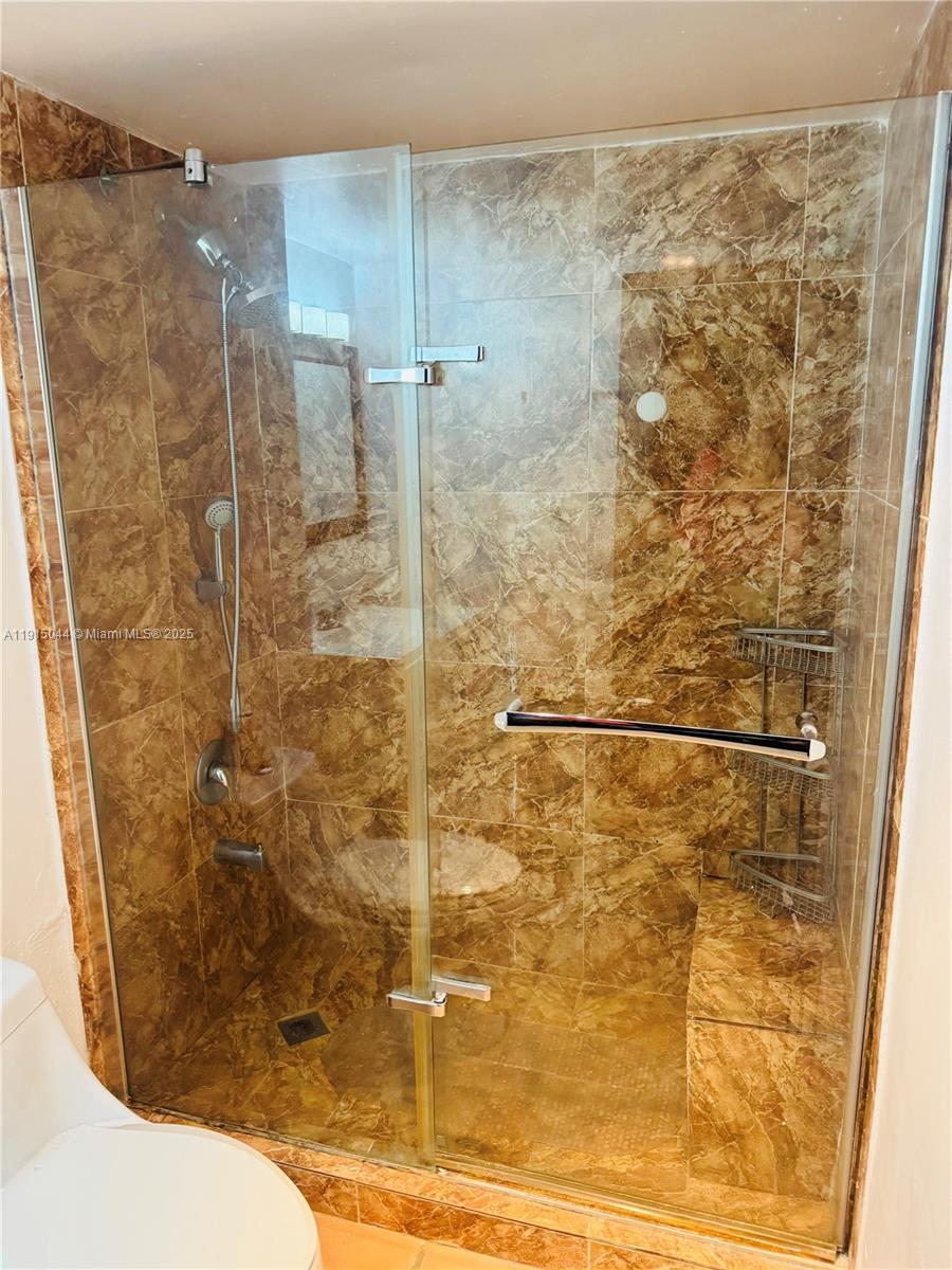 SUMMIT TOWER I OF DADELAN - Residential