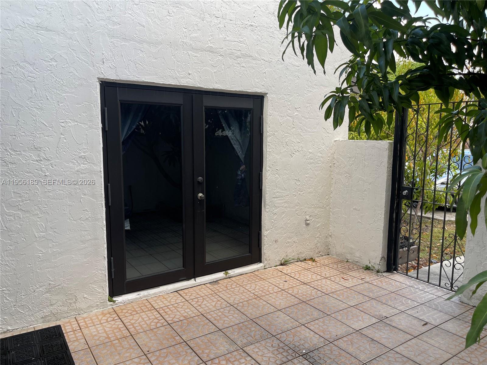 SNAPPER CREEK TOWNHOUSES - Residential Lease
