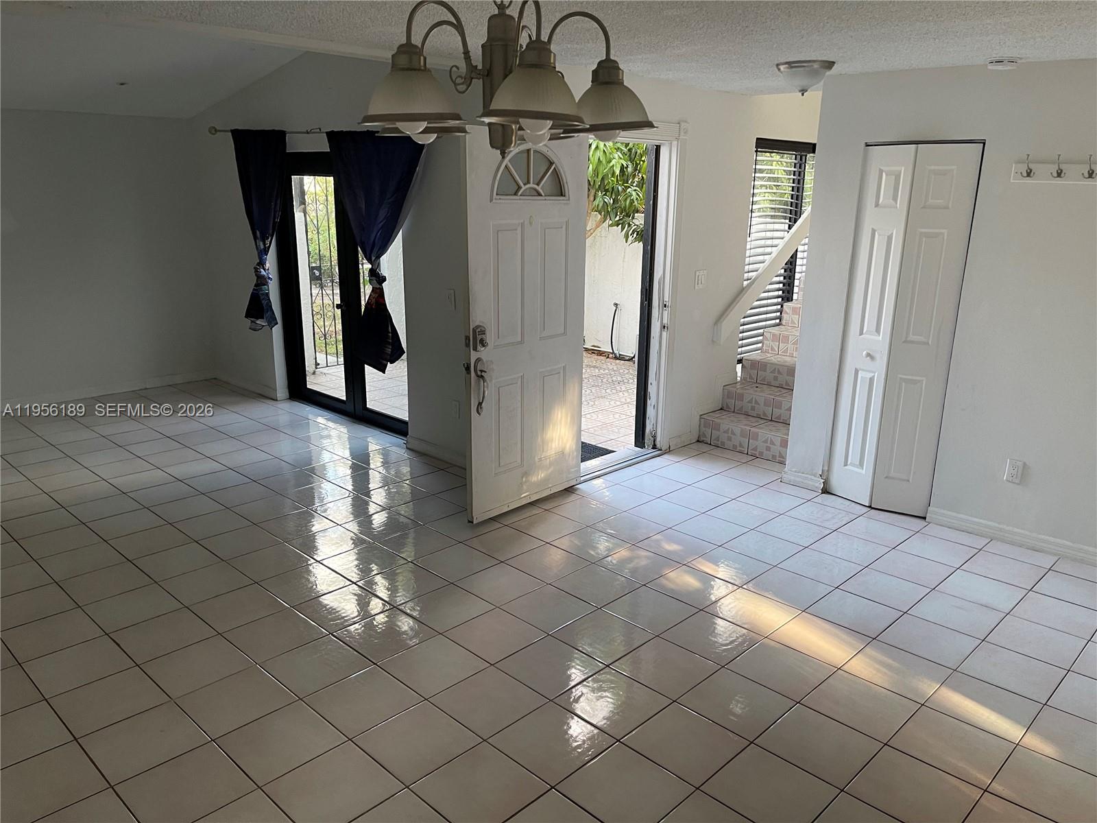 SNAPPER CREEK TOWNHOUSES - Residential Lease
