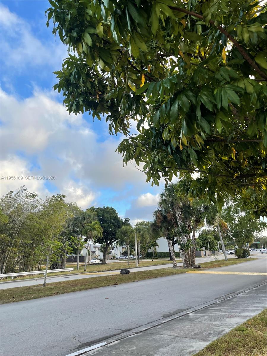 SNAPPER CREEK TOWNHOUSES - Residential Lease