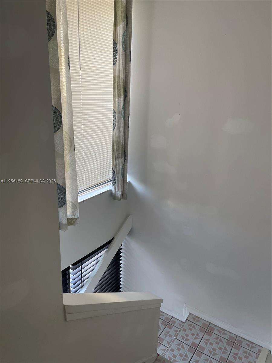 SNAPPER CREEK TOWNHOUSES - Residential Lease