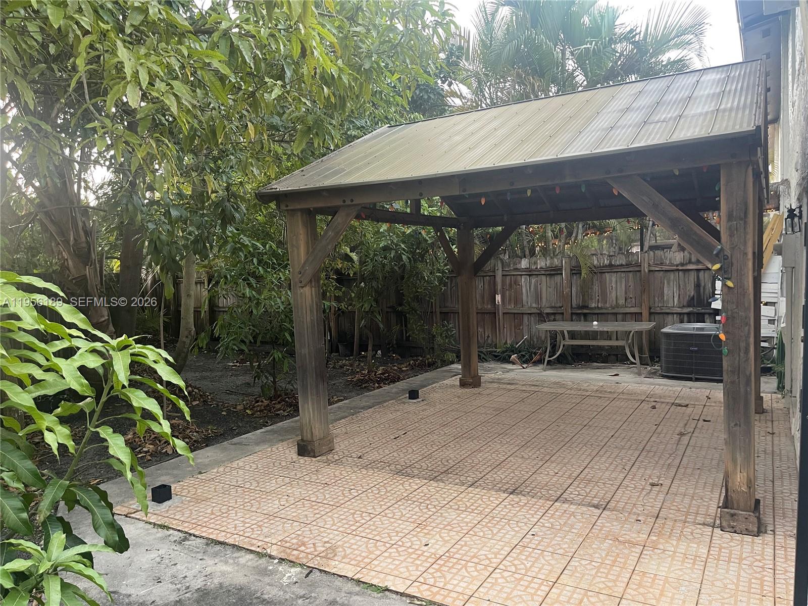 SNAPPER CREEK TOWNHOUSES - Residential Lease
