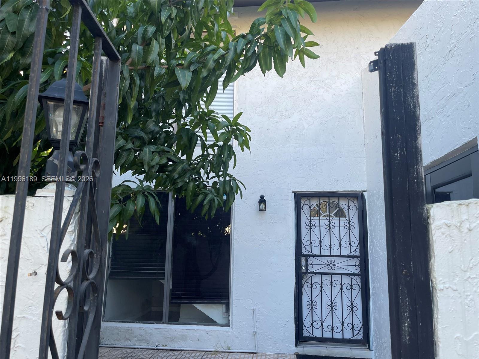 SNAPPER CREEK TOWNHOUSES - Residential Lease