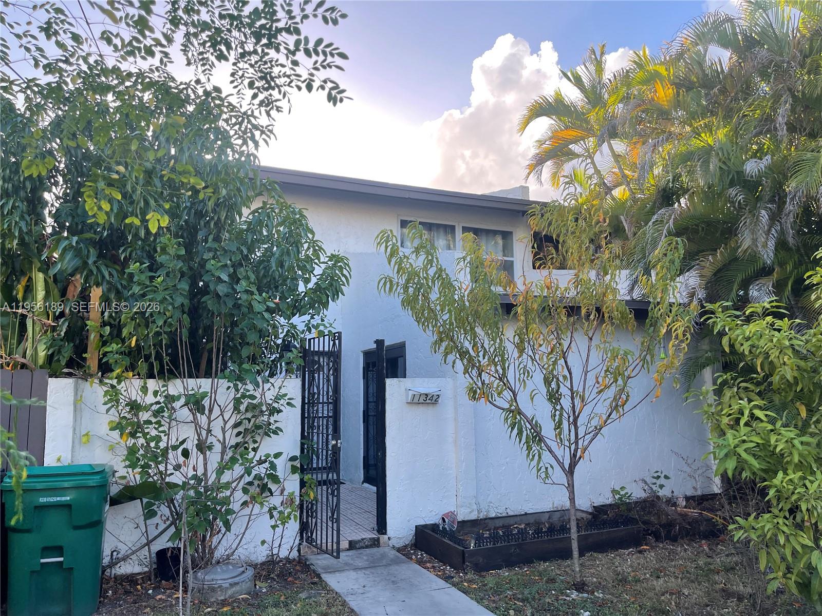 SNAPPER CREEK TOWNHOUSES - Residential Lease