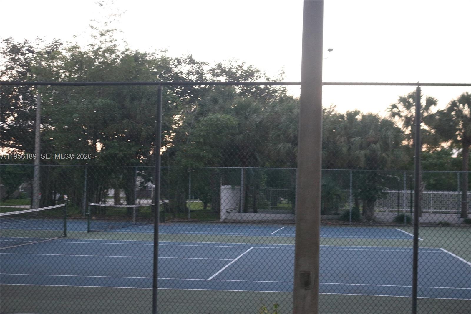 SNAPPER CREEK TOWNHOUSES - Residential Lease