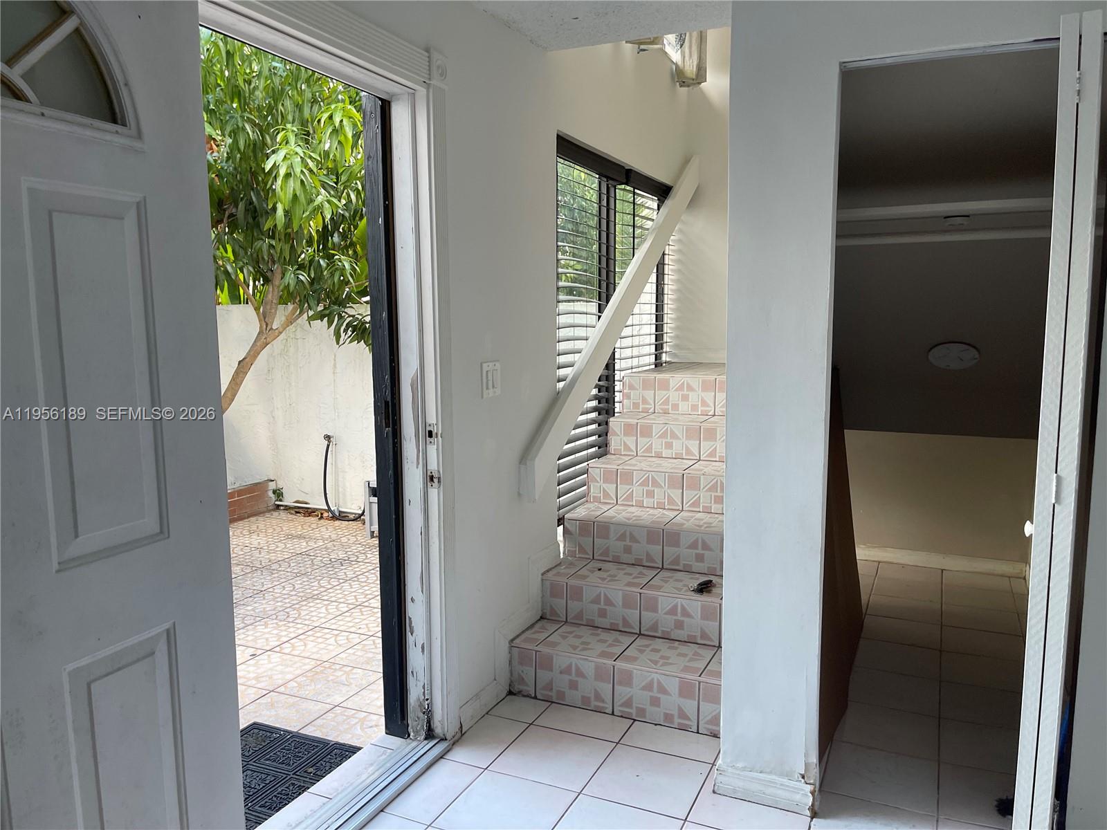 SNAPPER CREEK TOWNHOUSES - Residential Lease