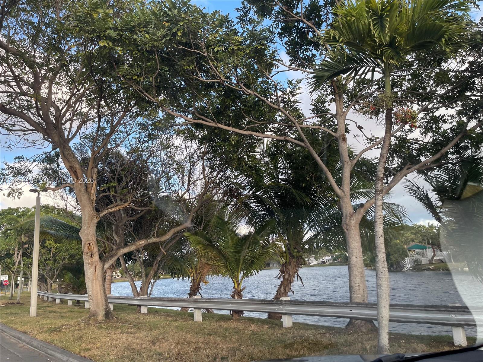 SNAPPER CREEK TOWNHOUSES - Residential Lease