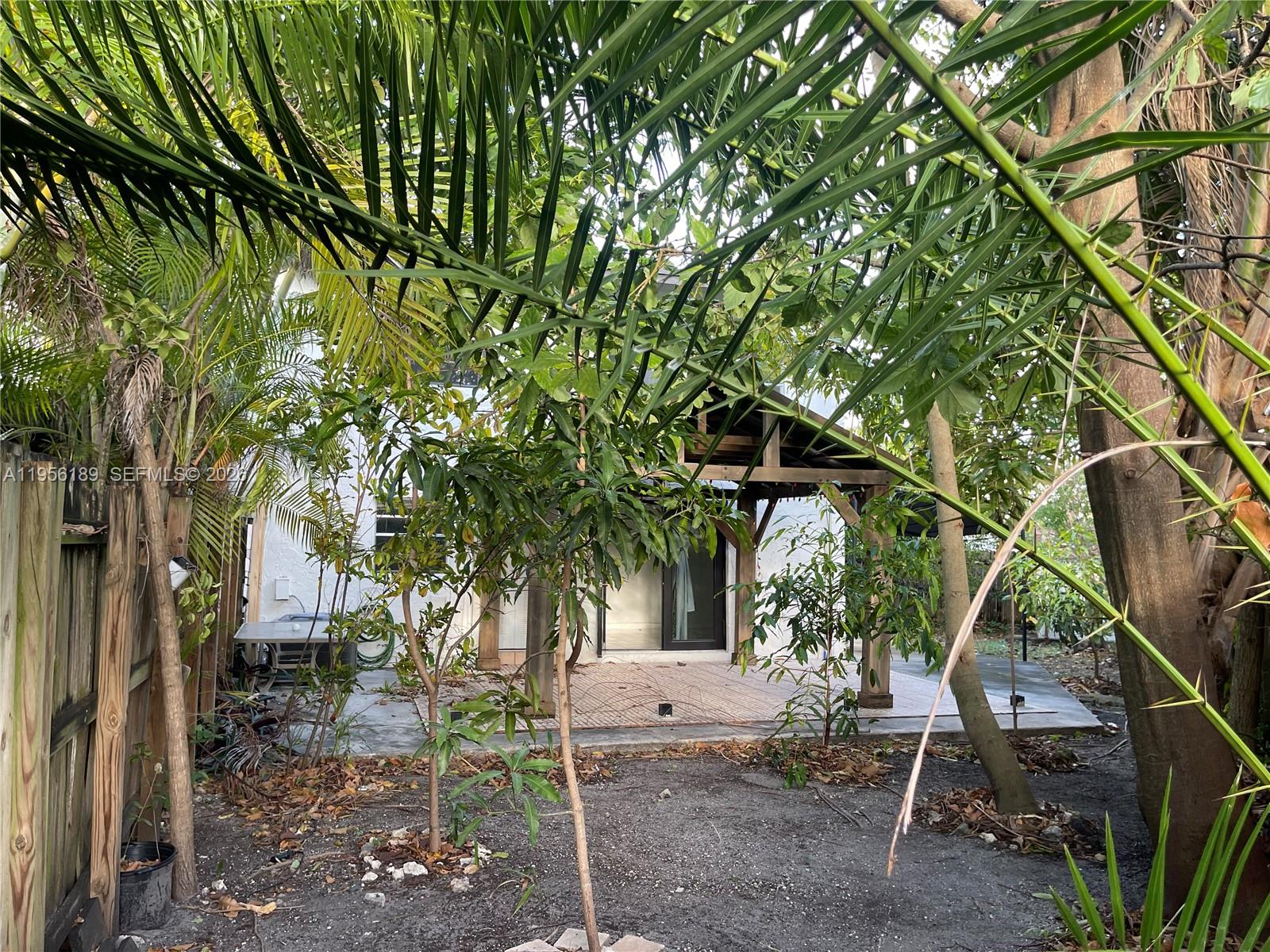 SNAPPER CREEK TOWNHOUSES - Residential Lease