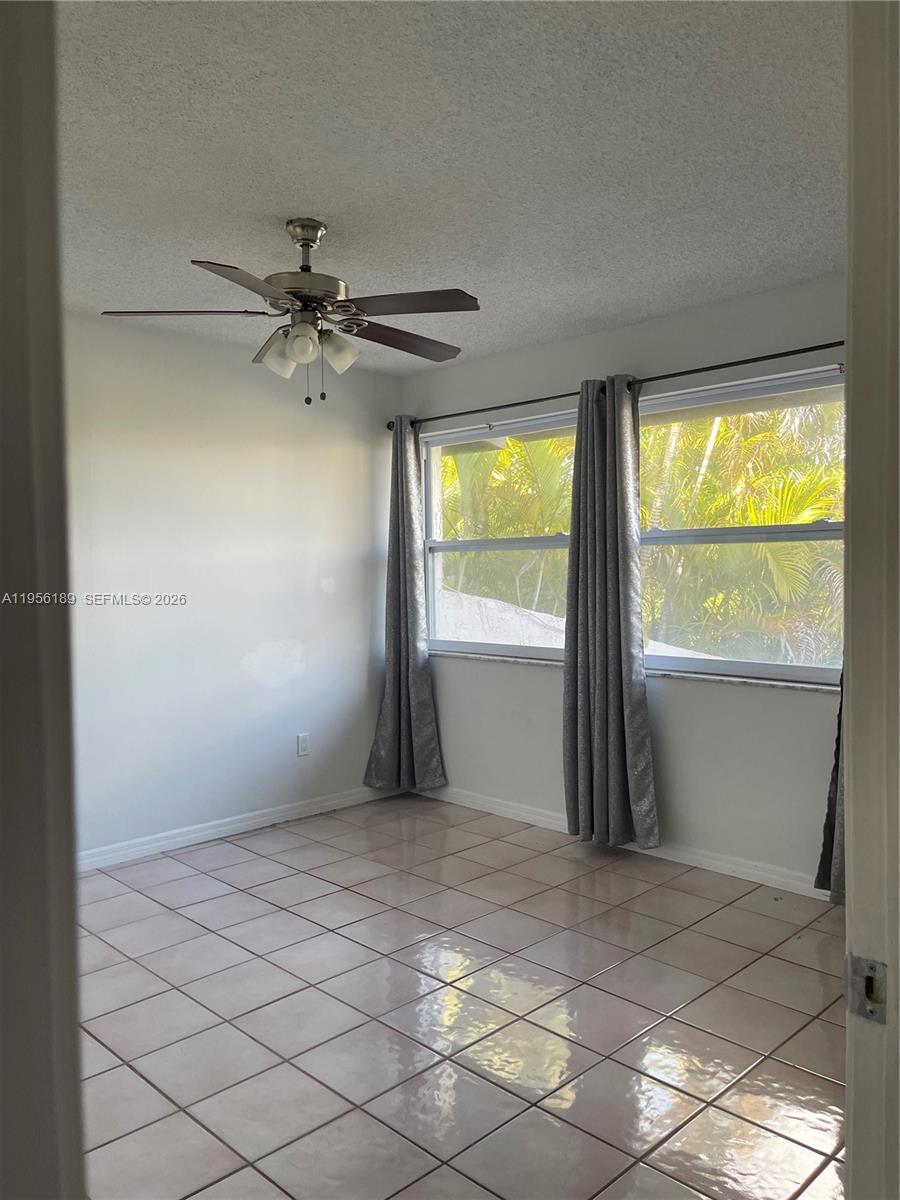 SNAPPER CREEK TOWNHOUSES - Residential Lease
