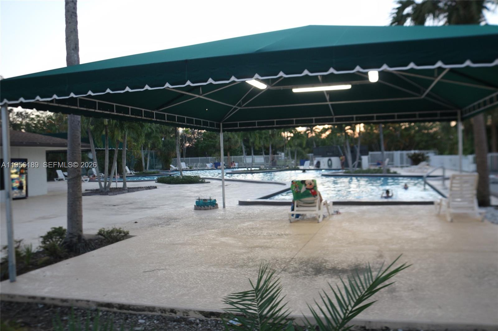 SNAPPER CREEK TOWNHOUSES - Residential Lease