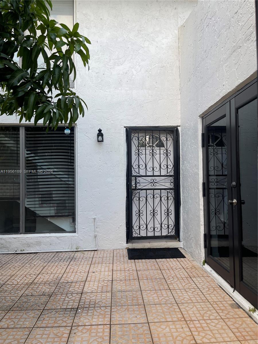 SNAPPER CREEK TOWNHOUSES - Residential Lease