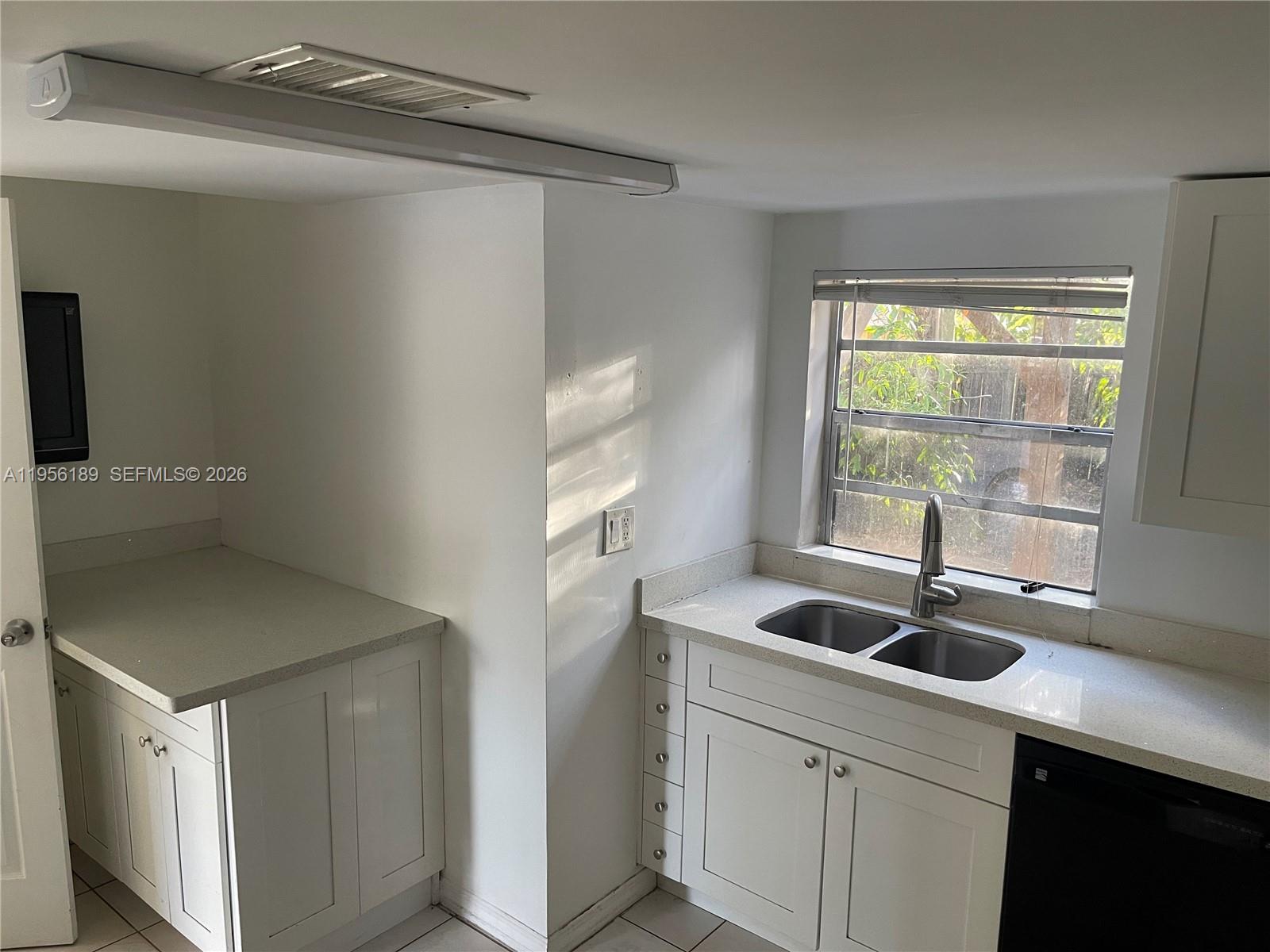 SNAPPER CREEK TOWNHOUSES - Residential Lease