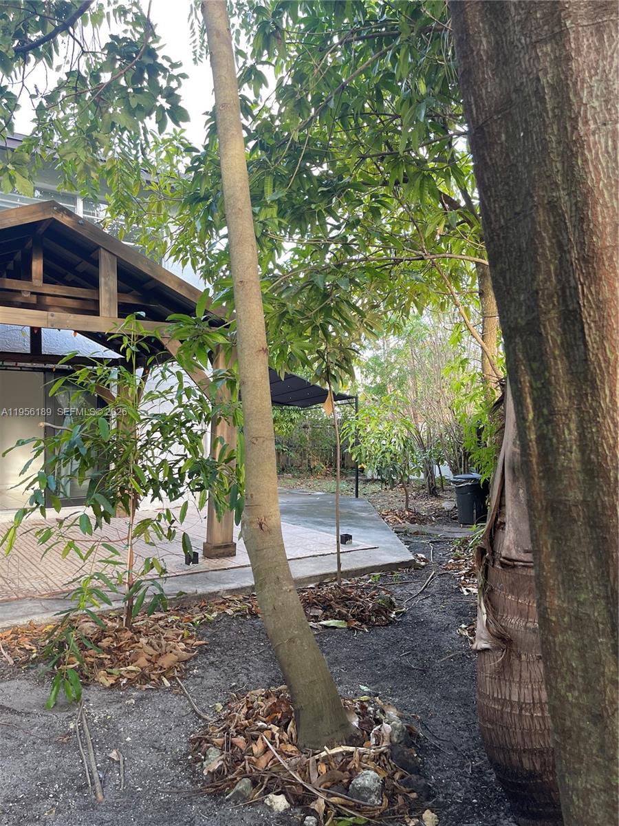 SNAPPER CREEK TOWNHOUSES - Residential Lease
