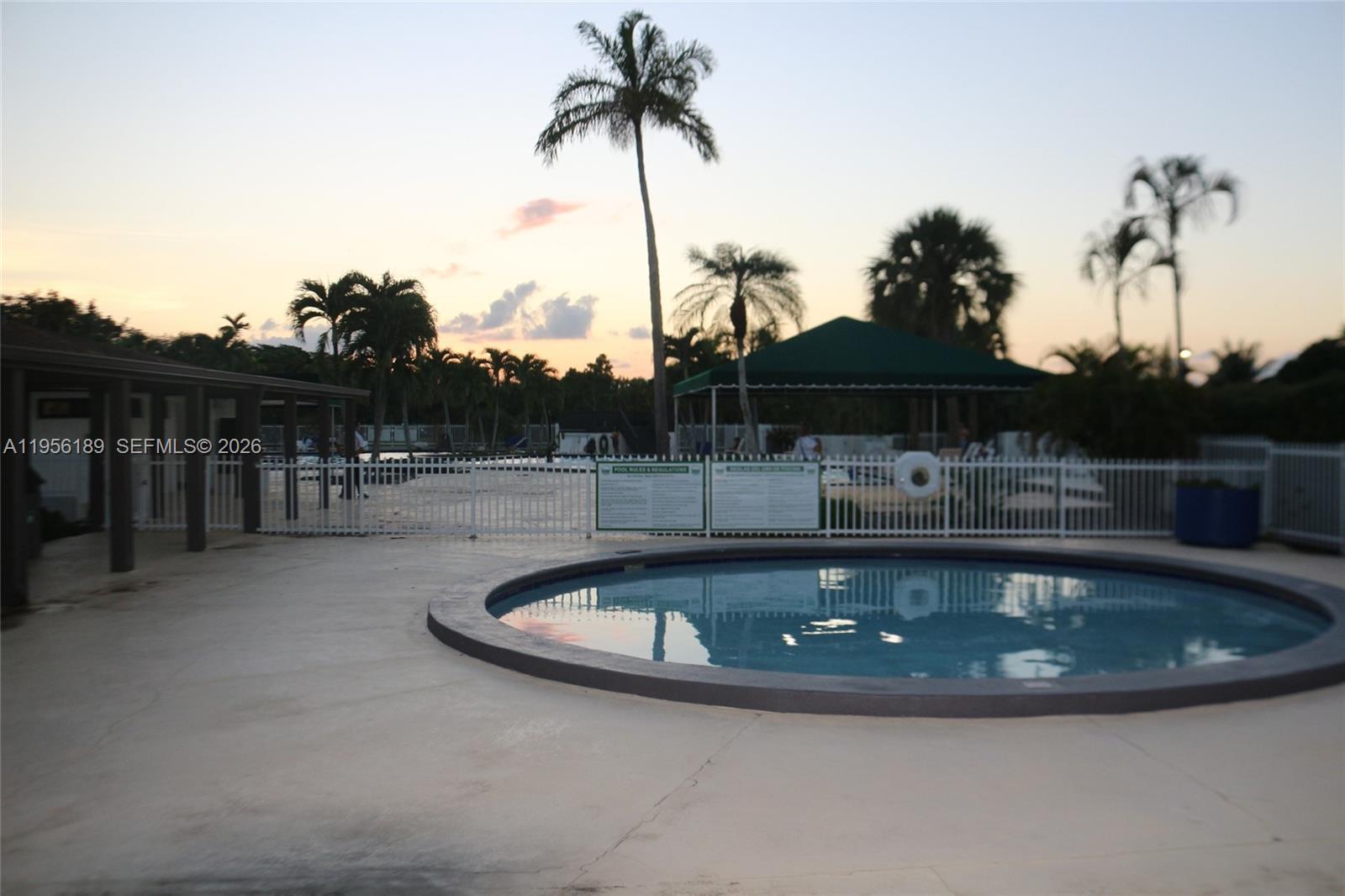 SNAPPER CREEK TOWNHOUSES - Residential Lease