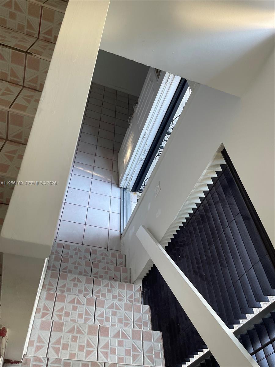 SNAPPER CREEK TOWNHOUSES - Residential Lease