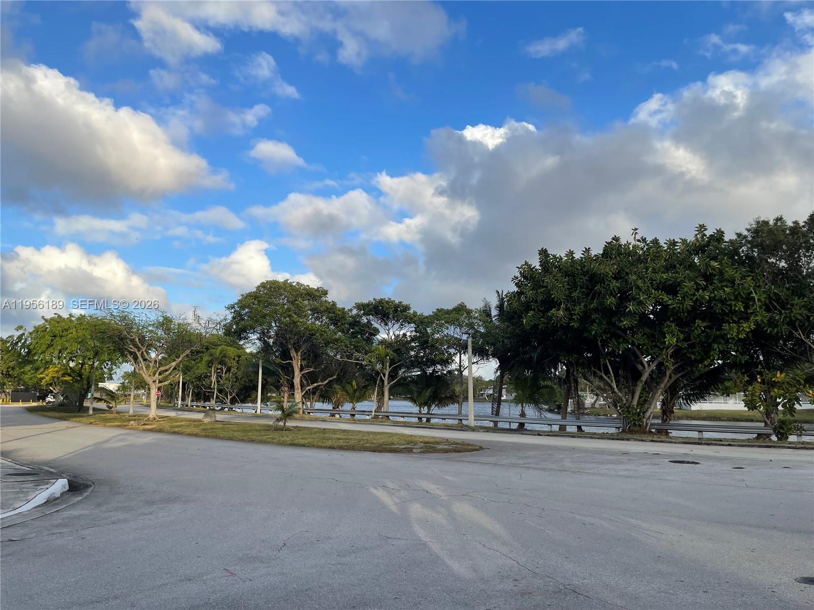 SNAPPER CREEK TOWNHOUSES - Residential Lease