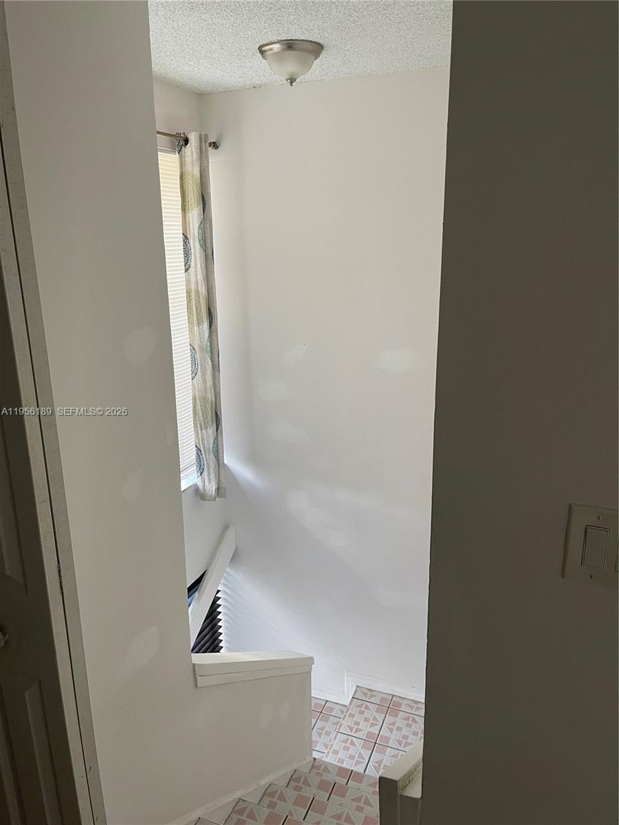SNAPPER CREEK TOWNHOUSES - Residential Lease