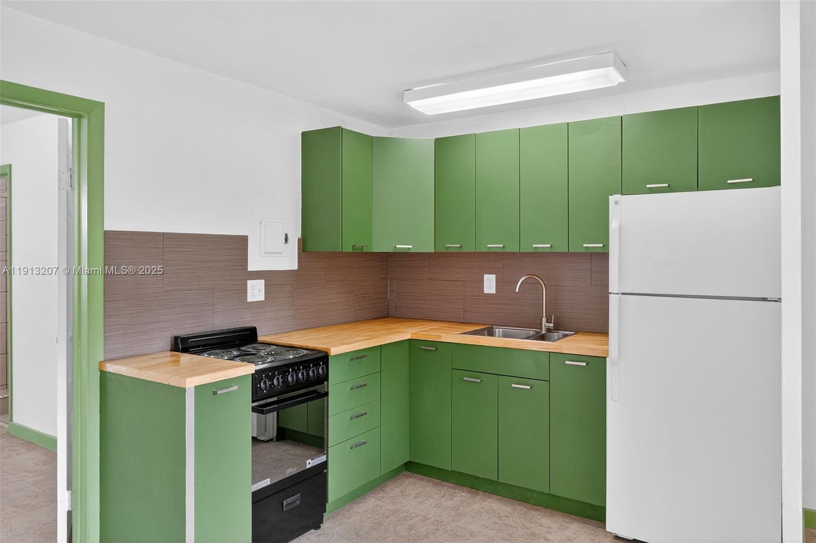 BEACH MANOR CONDO - Residential Lease