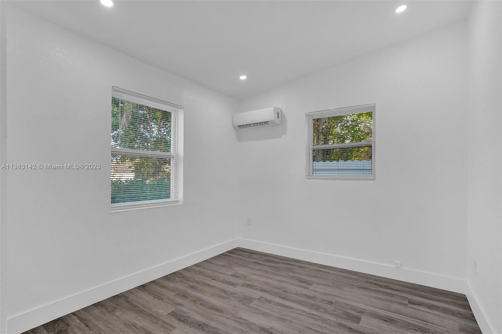 LAKE FOREST SEC ONE - Residential