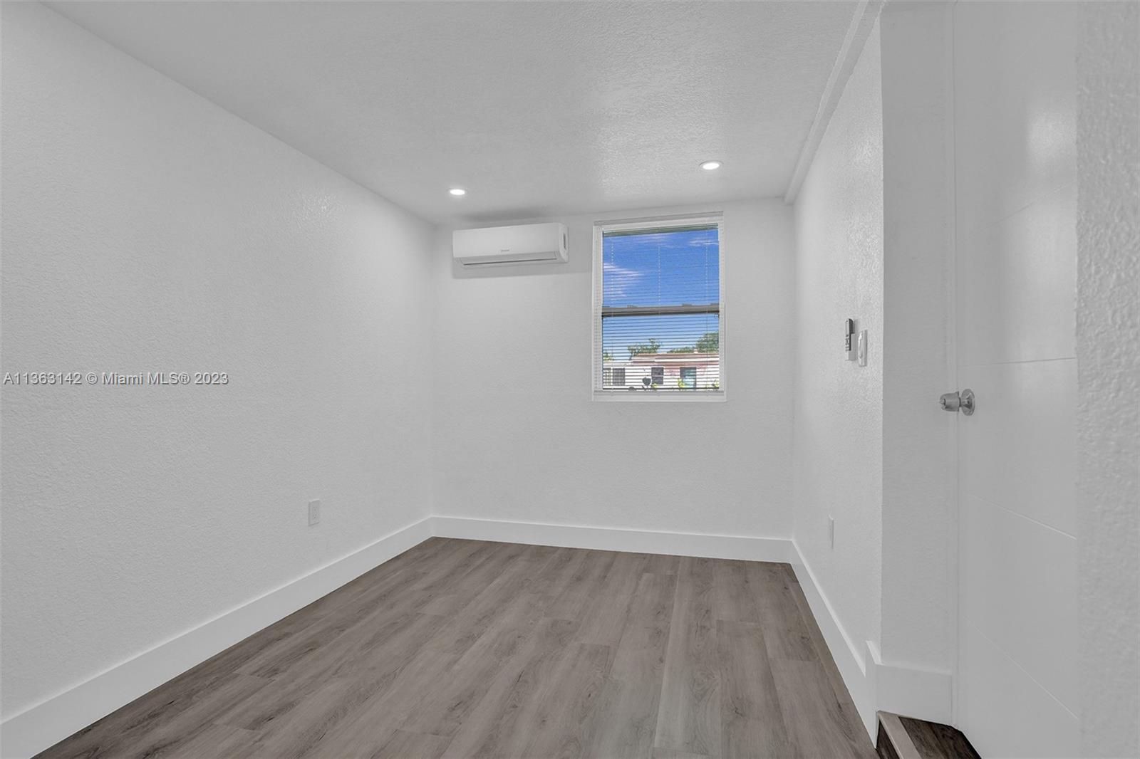 LAKE FOREST SEC ONE - Residential
