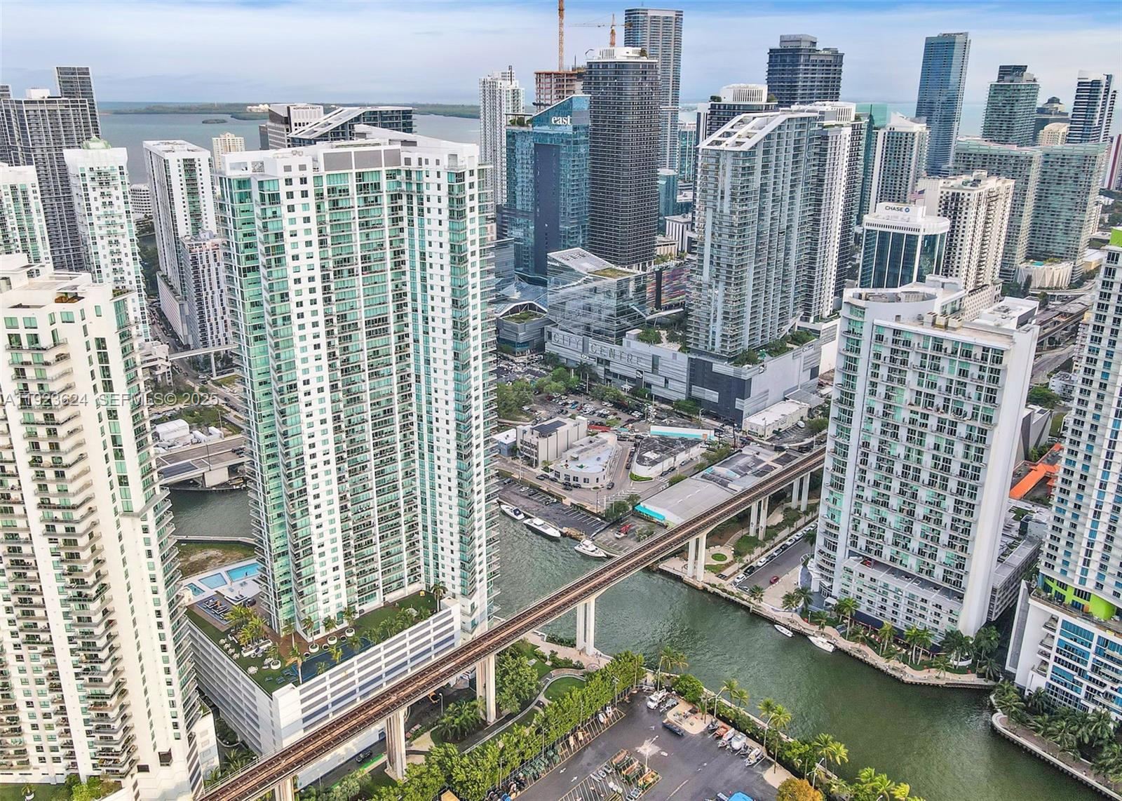 MINT CONDO - Residential