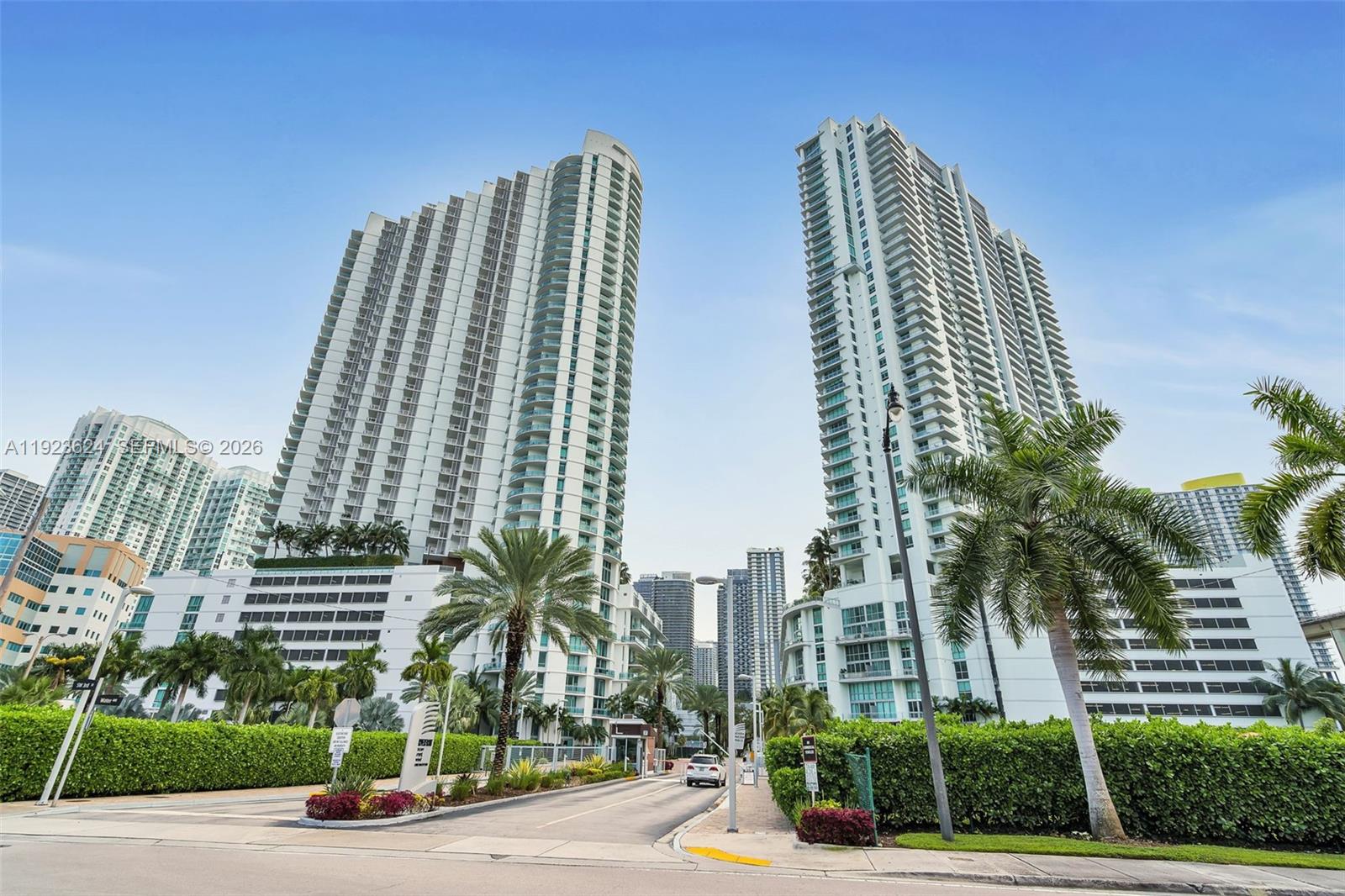 MINT CONDO - Residential