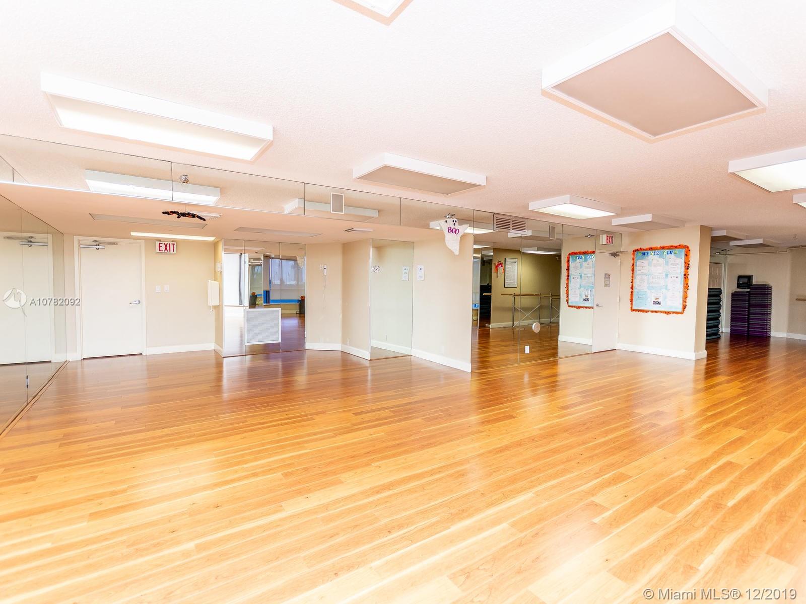 MYSTIC POINTE TOWER 500 C - Residential