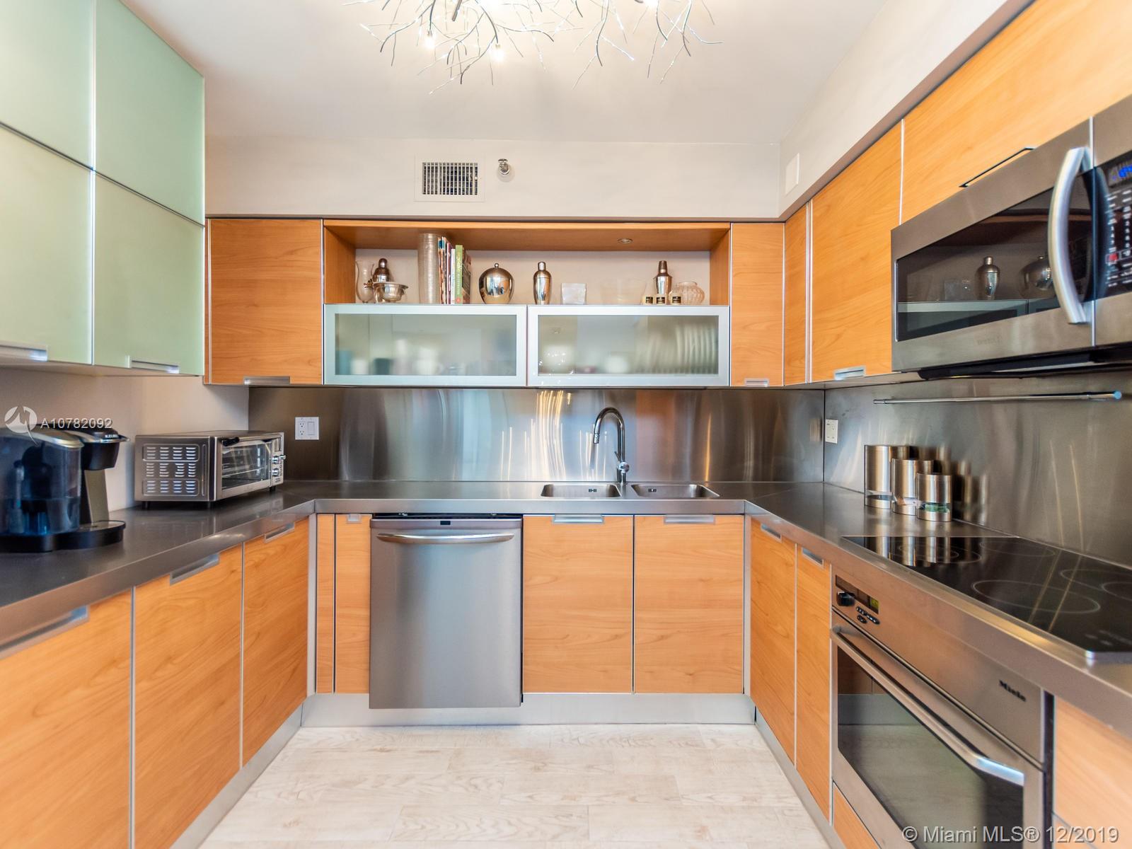 MYSTIC POINTE TOWER 500 C - Residential