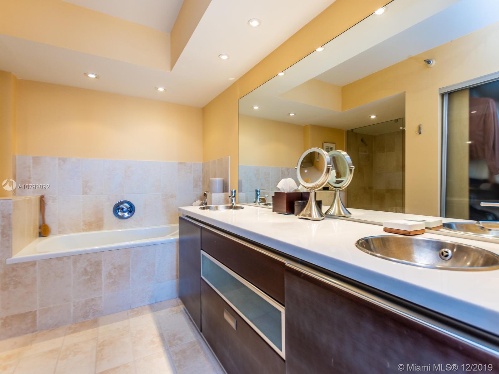 MYSTIC POINTE TOWER 500 C - Residential