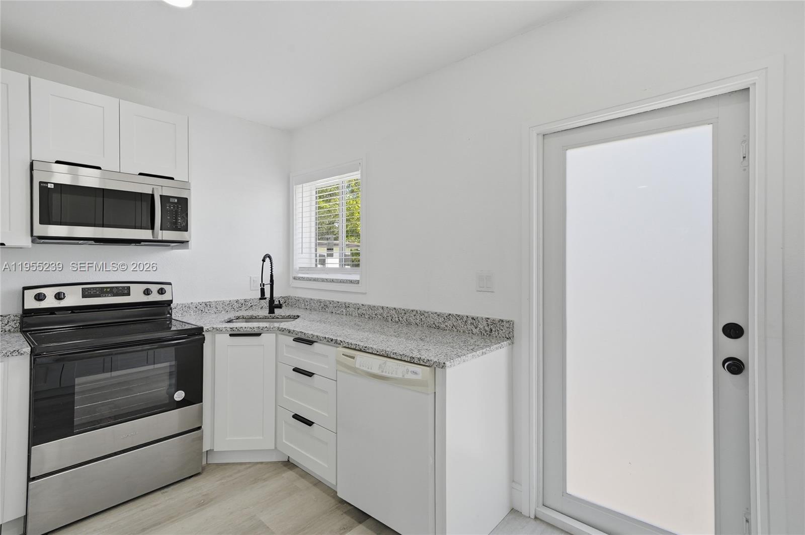 LAUDERDALE MANORS ADD REV - Residential