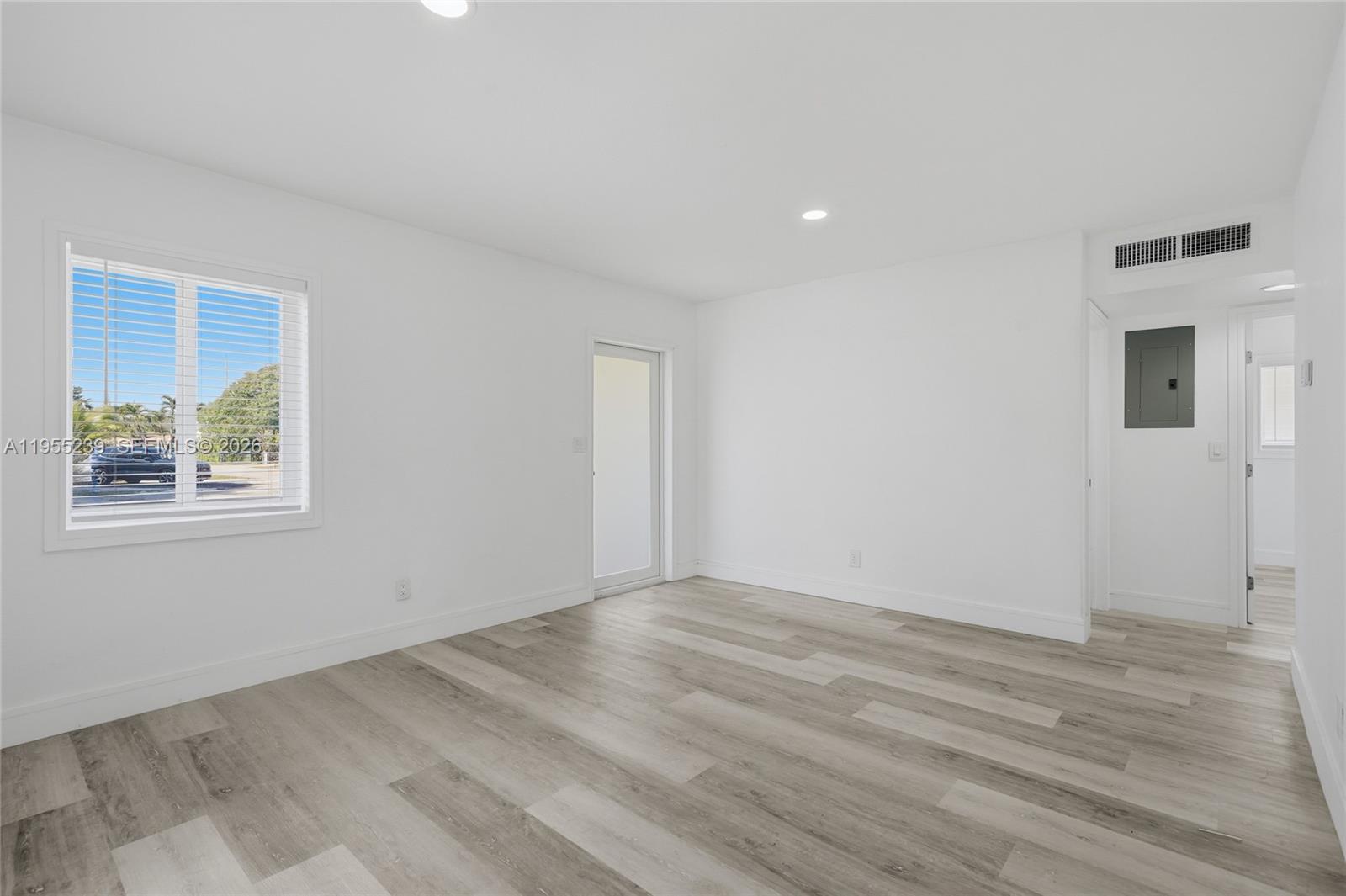 LAUDERDALE MANORS ADD REV - Residential