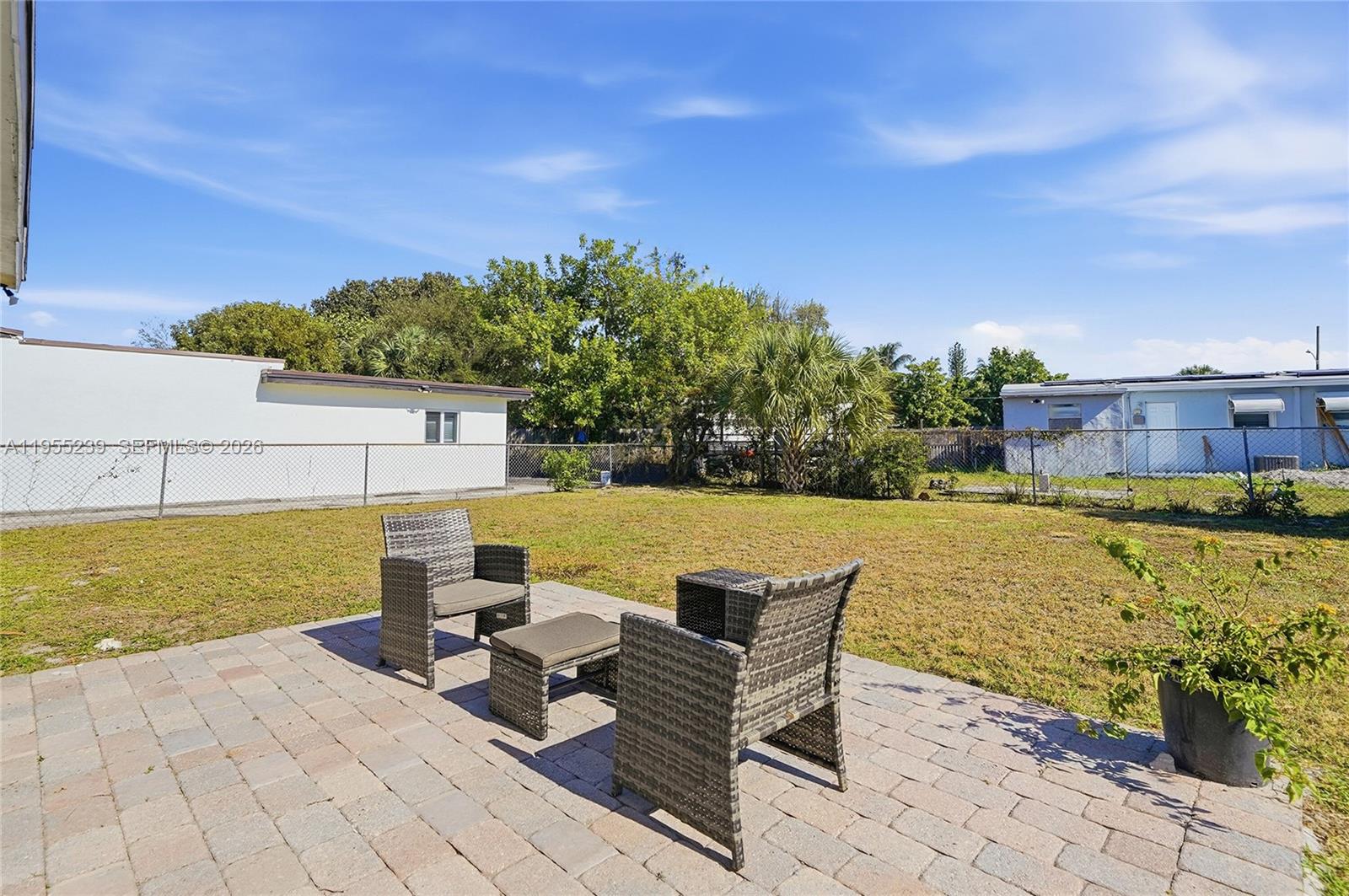 LAUDERDALE MANORS ADD REV - Residential