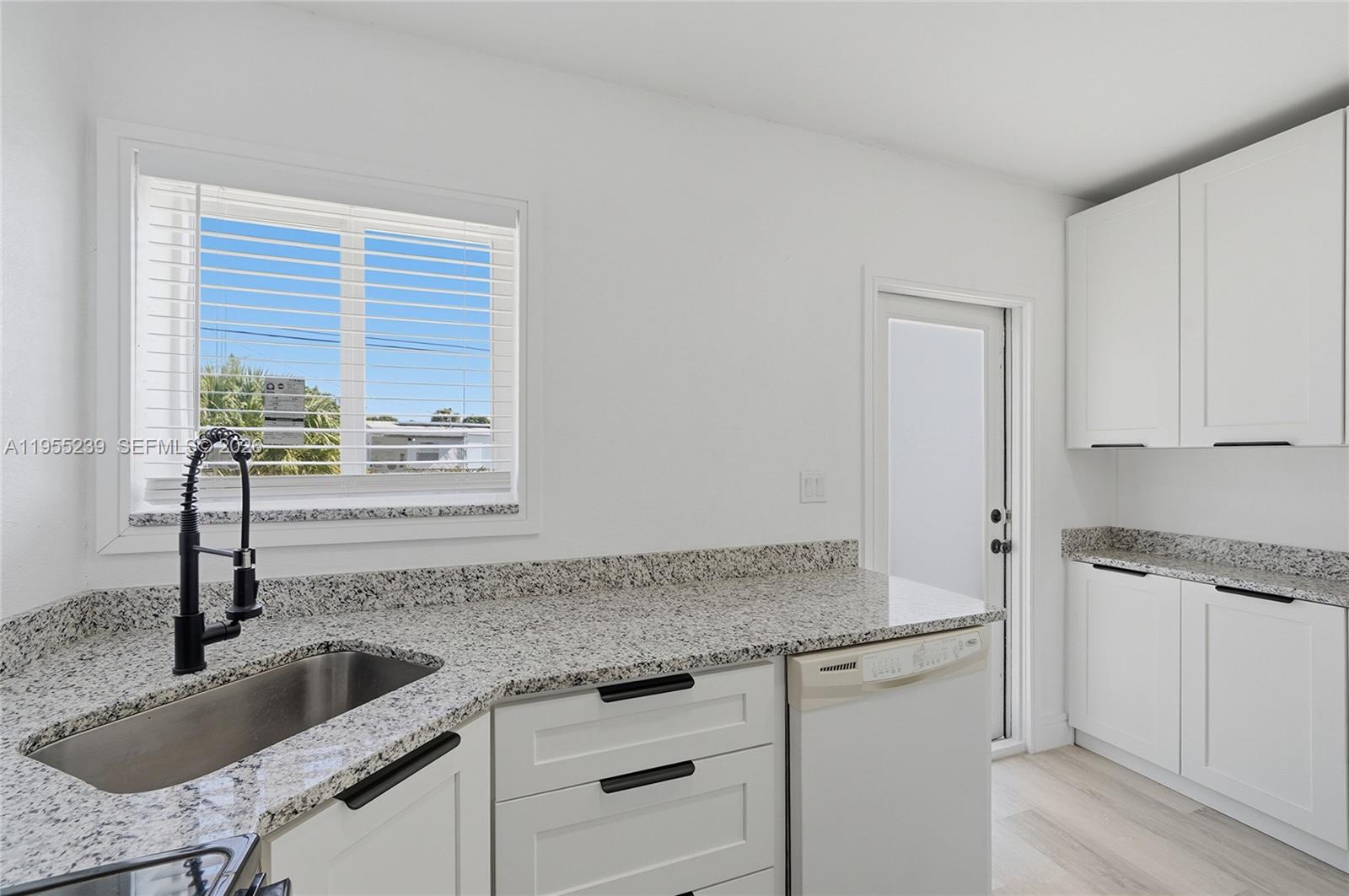 LAUDERDALE MANORS ADD REV - Residential