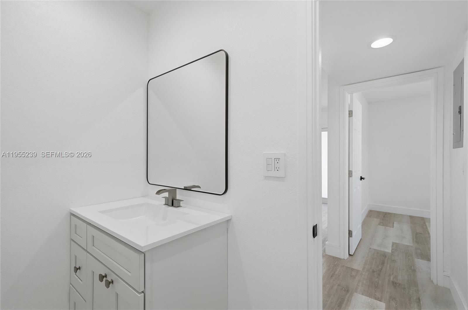 LAUDERDALE MANORS ADD REV - Residential