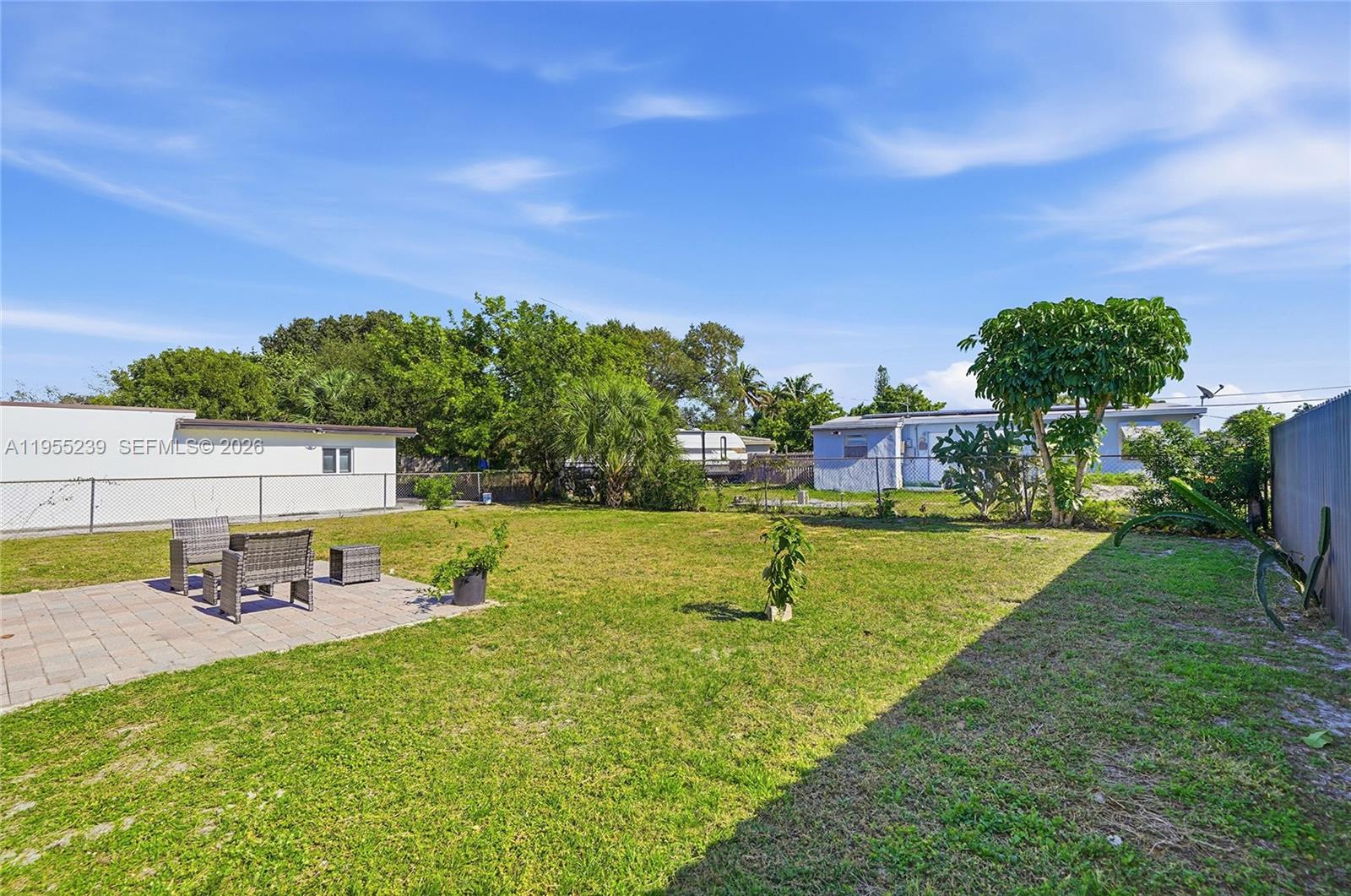 LAUDERDALE MANORS ADD REV - Residential