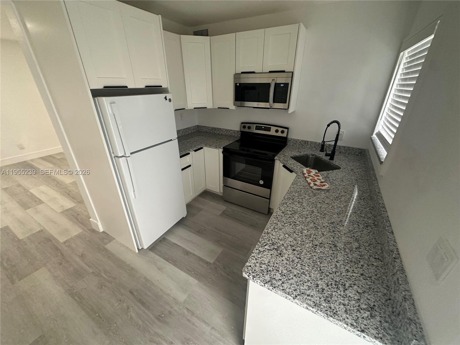 LAUDERDALE MANORS ADD REV - Residential